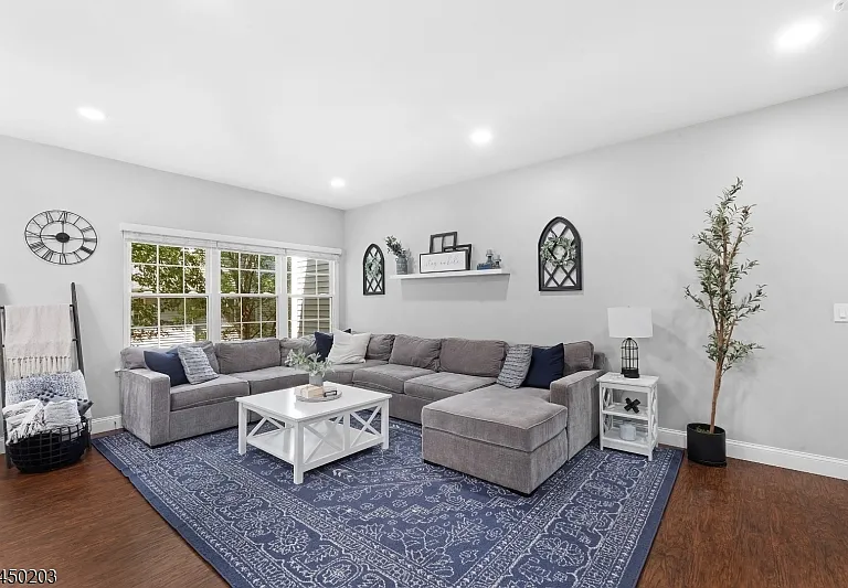 2202 Yardley Pl — Photo 3