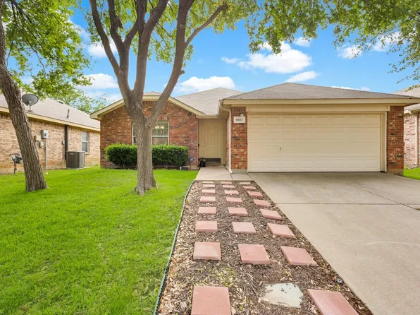 8517 Hawks Nest Dr, Fort Worth, TX 76131