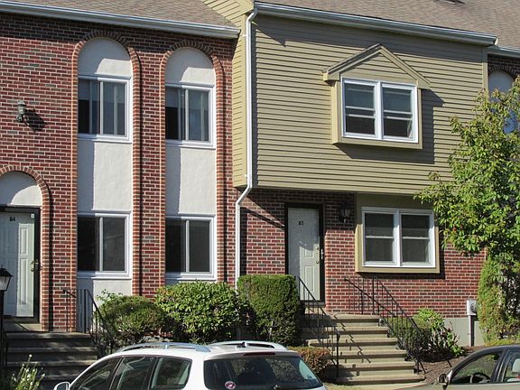 3rd image of 560 Bedford St APT B4