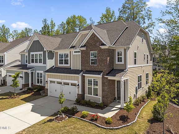 2nd image of 121 Faxton Way