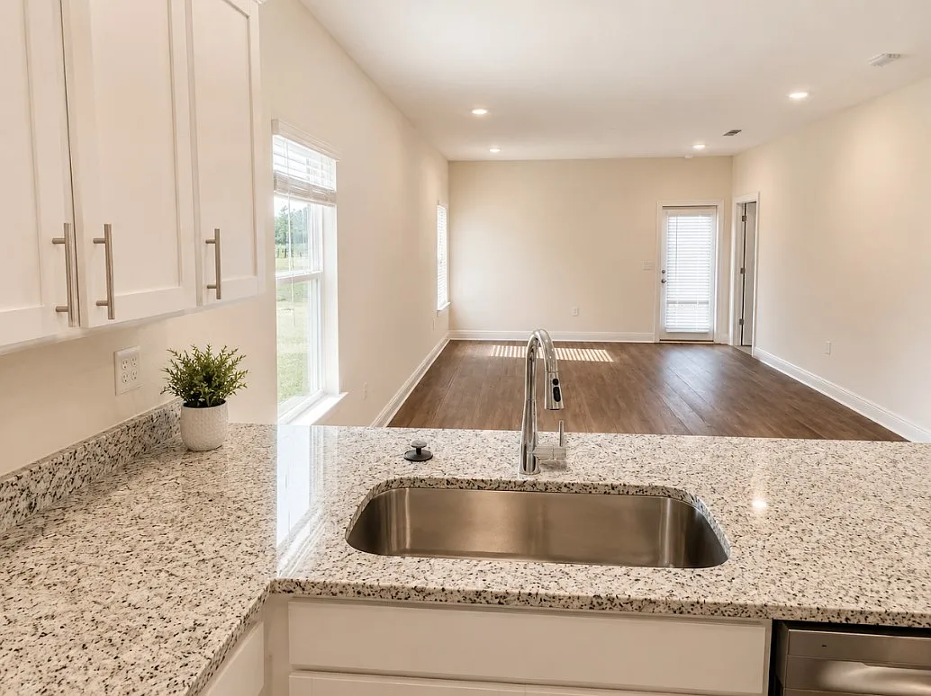 4 bed, 1504 sqft, $1,975 — Photo 3