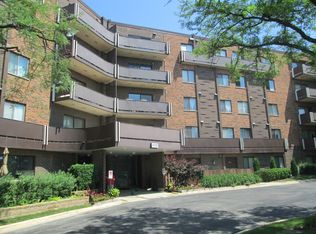 850 Wellington Ave UNIT 216, Elk Grove Village, IL 60007