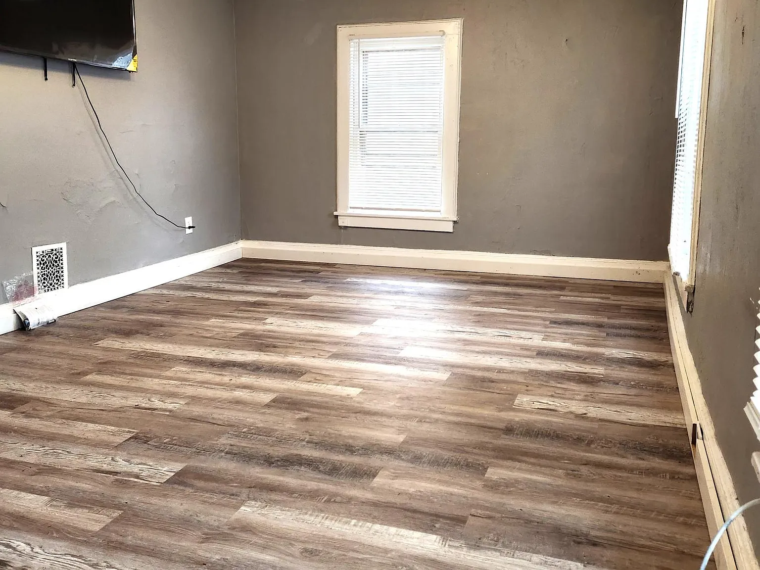3 bed, $995 — Photo 3