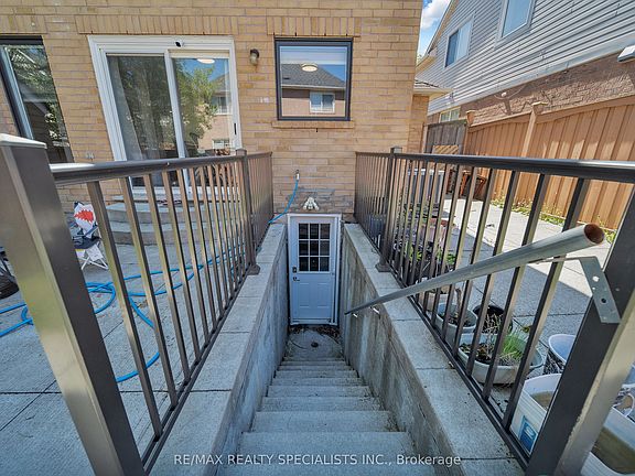 5th image of 22 Clayborne Ave