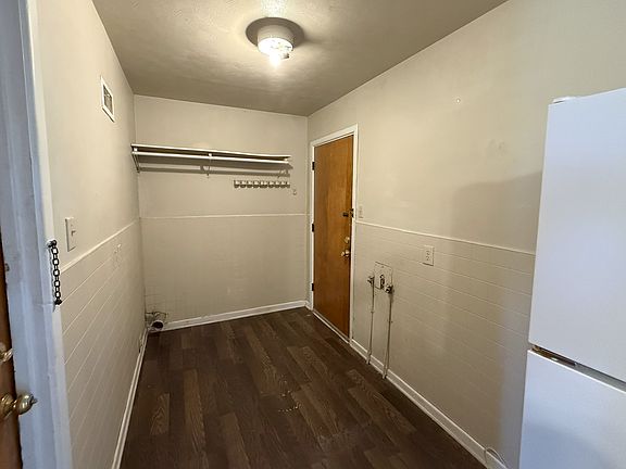 5th image of 604 N Powell St