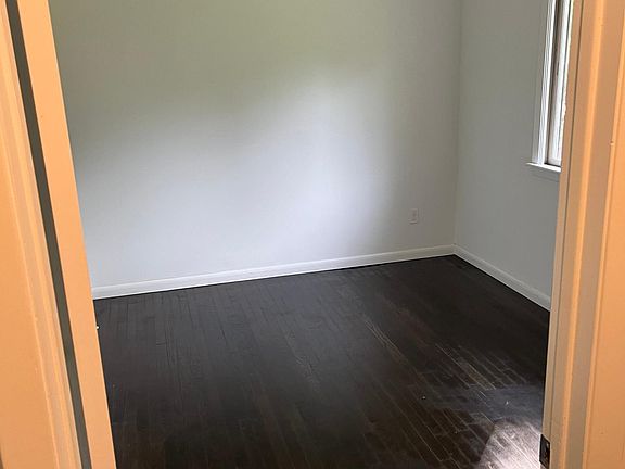 5th image of 245 Edgemere Dr