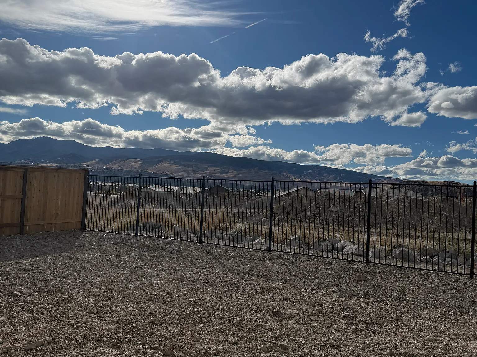 5 bed, 2727 sqft, $4,099 — Photo 3
