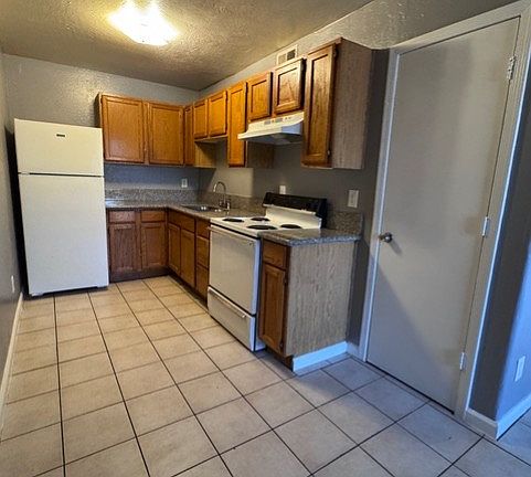2nd image of 602 E Townley Ave #204