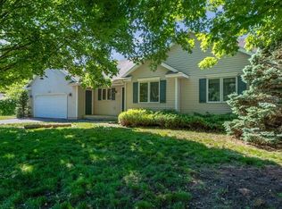 1810 Cedarbrook Dr, Jenison, MI 49428