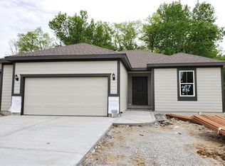 516 NW Hickory Ridge Dr, Grain Valley, MO 64029
