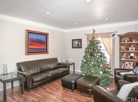 4th image of 3188 La Tierra St