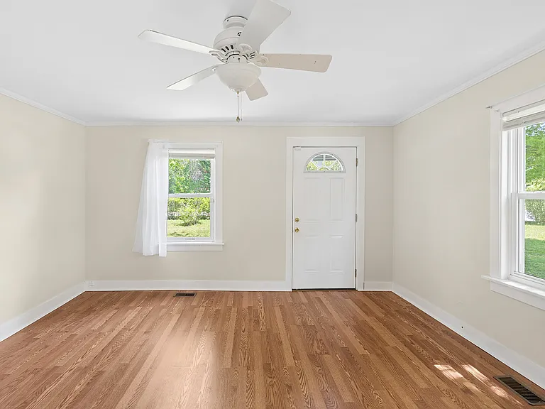 37 N Bishops Ln — Photo 6