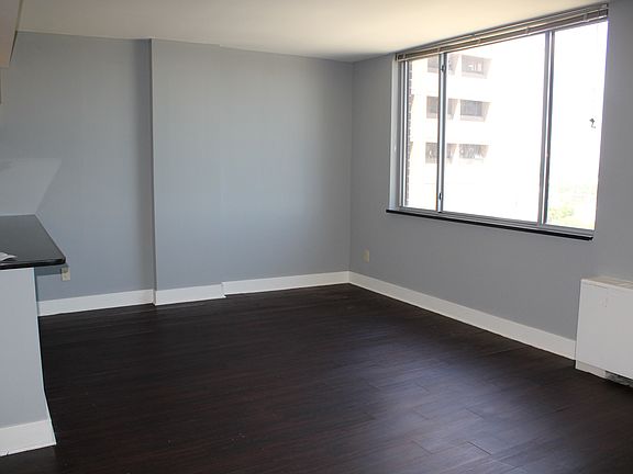 5th image of 600 E 8th St #6B