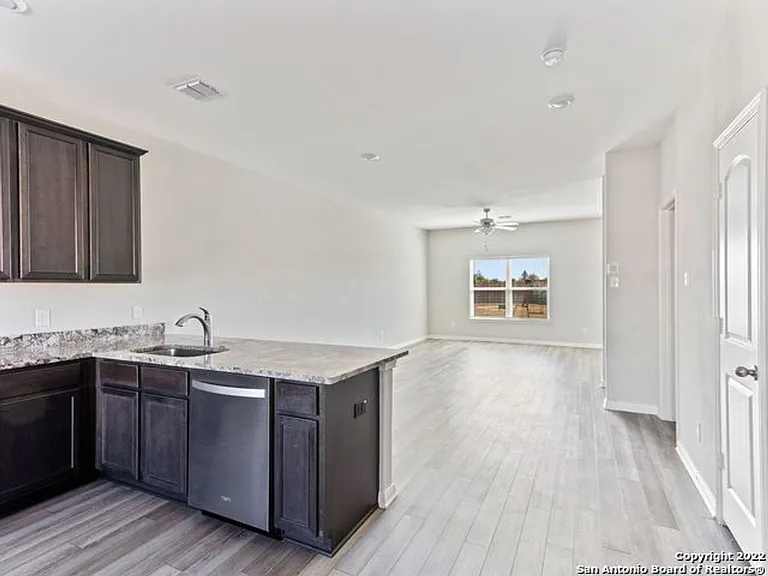 6550 Underwood Way — Photo 9