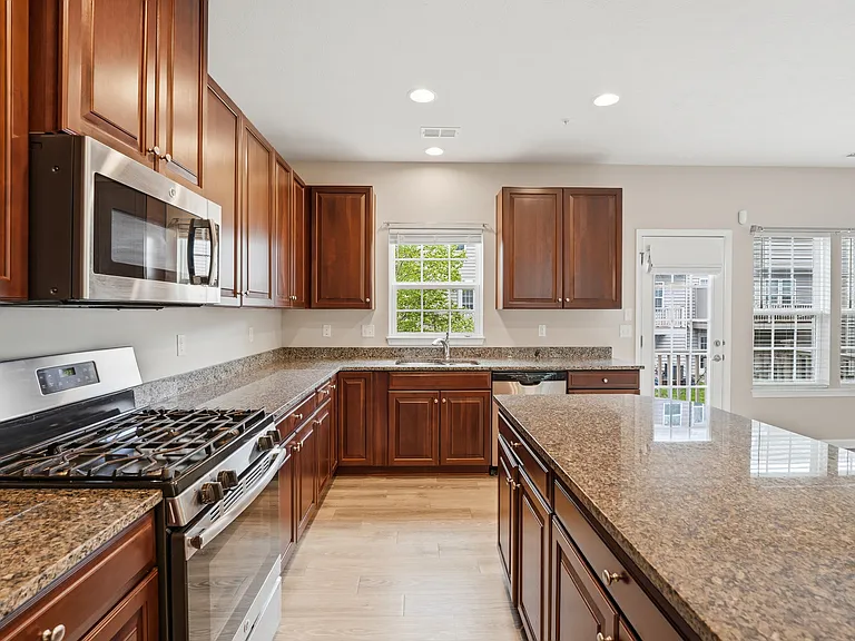 202 Pointe View Dr — Photo 16