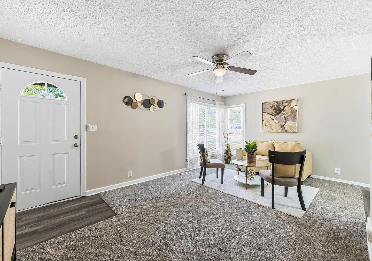 Charming 2-Bedroom Home with Finished Basement & Detached Garage! — Photo 2