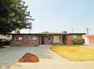 1592 E Bardsley Ave, Tulare, CA 93274