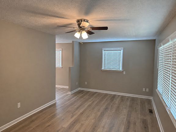 3rd image of 1134 Castle Heights Rd