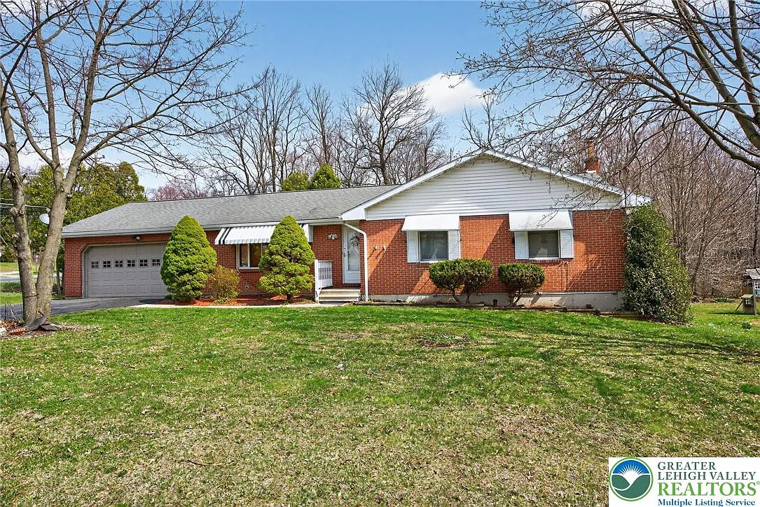 811 Hawthorne Ln photo 1