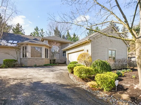 9 Longmeadow Ln, Beachwood, OH 44122