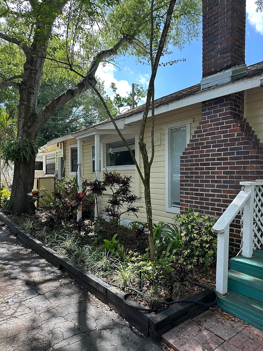 Mature landscaping maintained by lawn maintenance company. - 1842 York St S