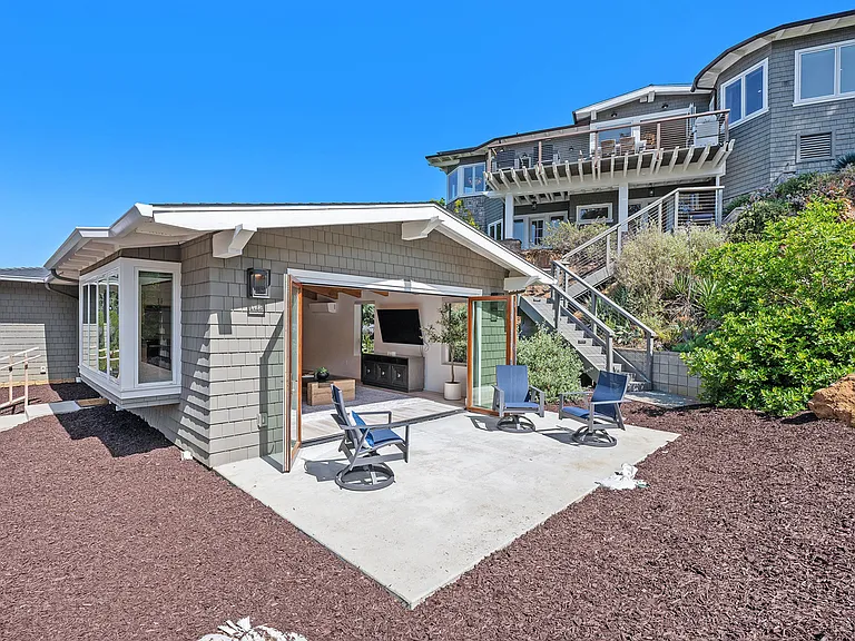 Backside of 2 bedroom, 2 Bath guest house