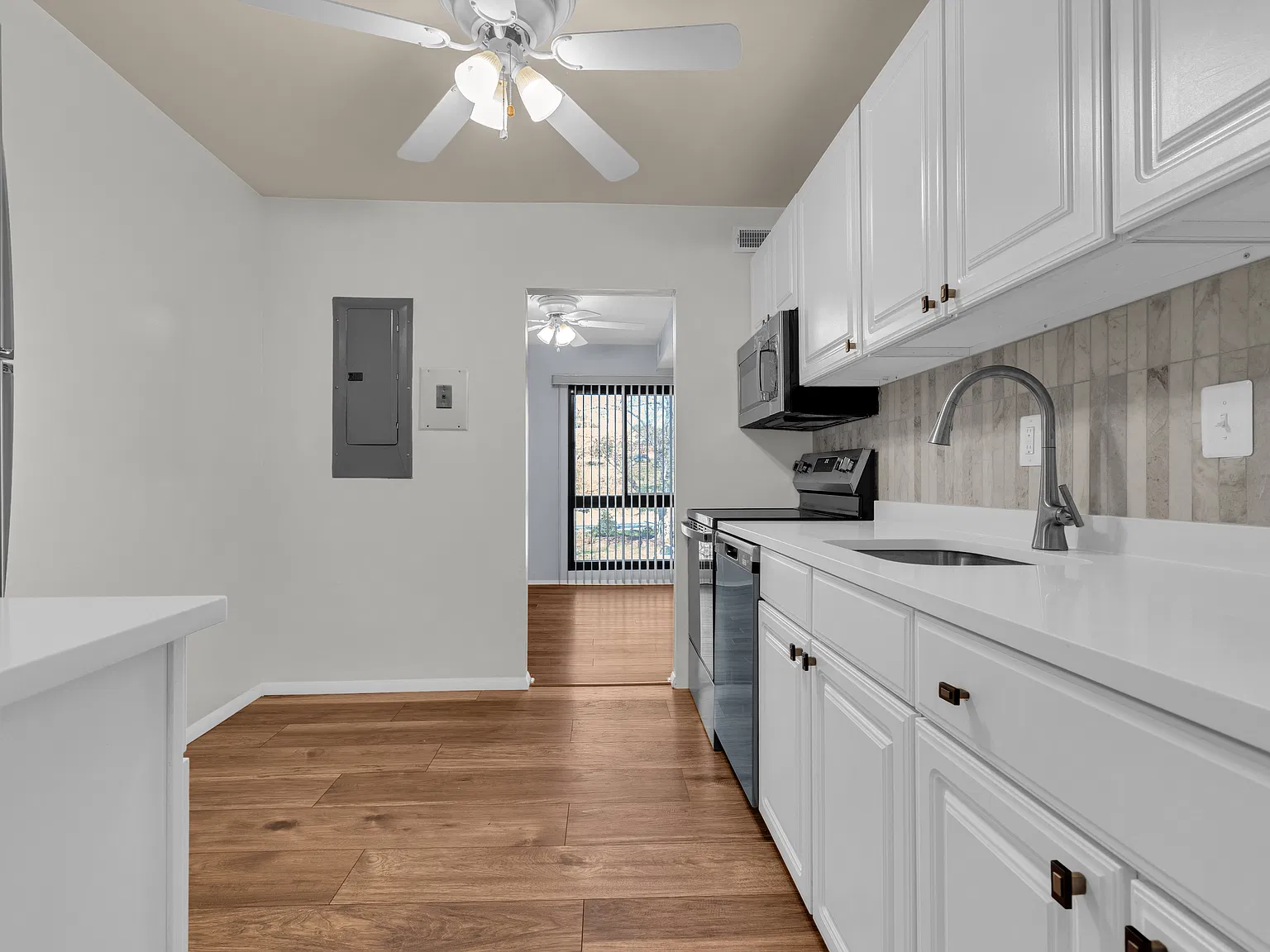 1 bed, 806 sqft, $1,925 — Photo 4