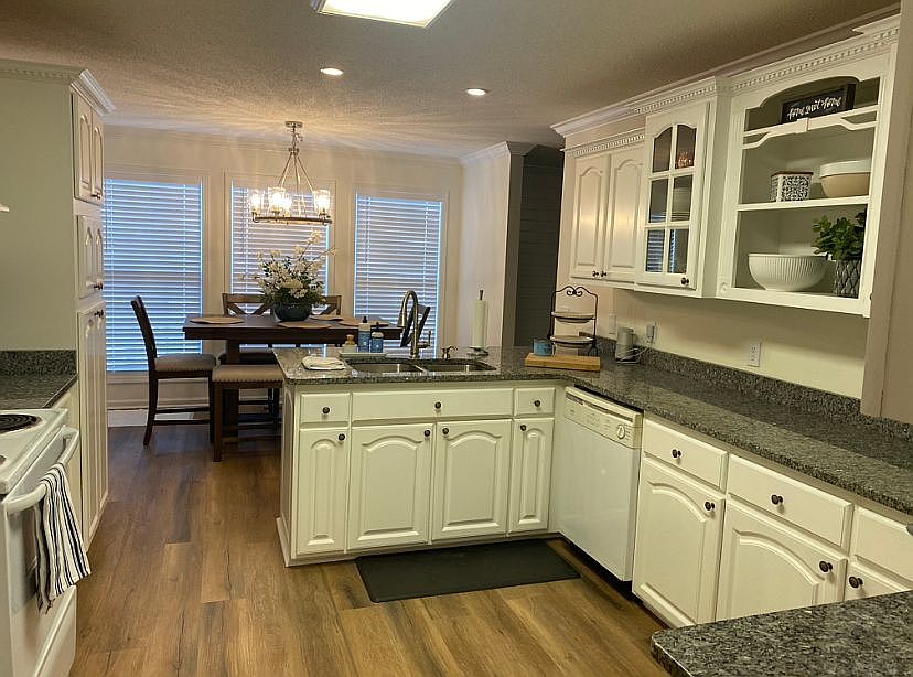 New granite and appliances