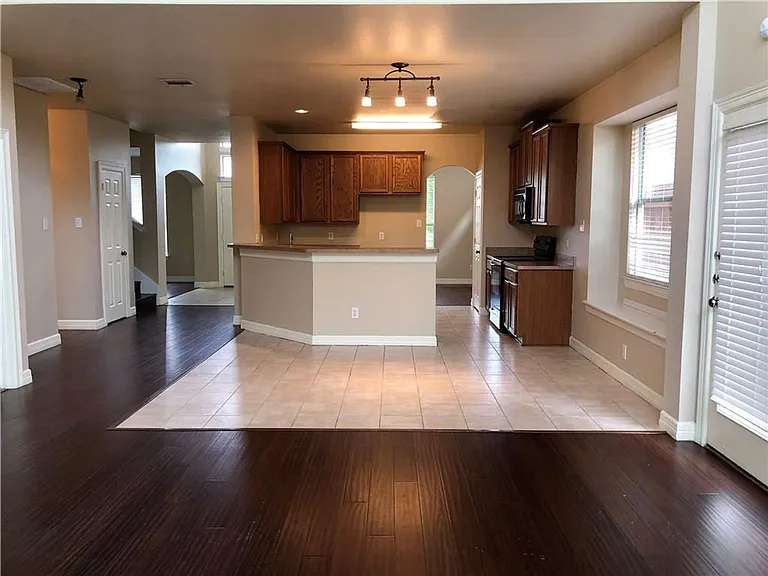 4621 Brighton Dr — Photo 3