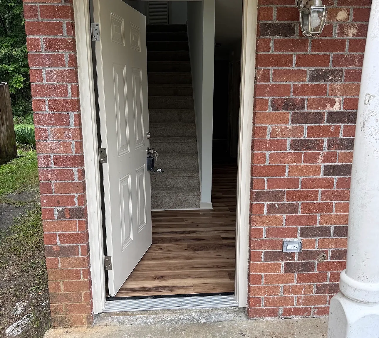 2 bed, 1.5 bath, 4573 sqft, $1,700 — Photo 2