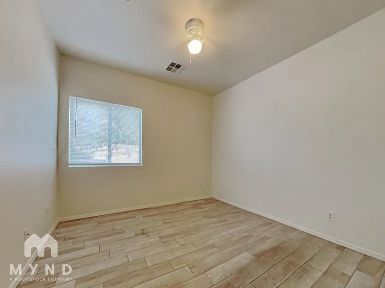 9303 W Raymond St — Photo 15