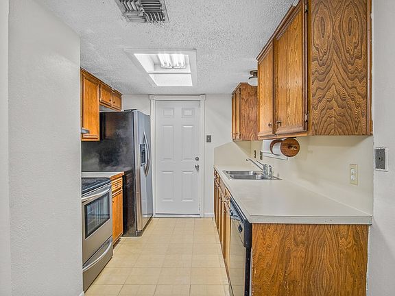 3rd image of 11918 Black Peak Drive