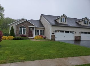 15 Somerset Dr, Hanover Township, PA 18706