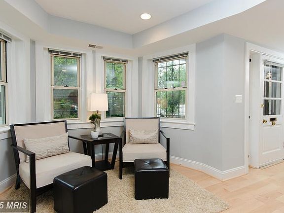 4th image of 165 D St SE #1