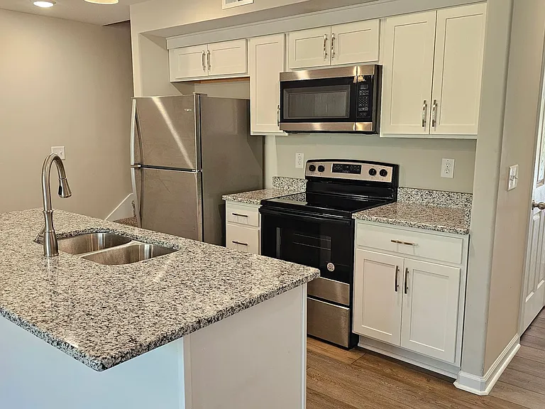 955 Center Rd — Photo 6