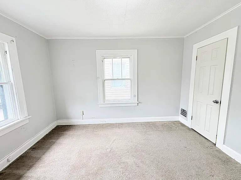 1019 Booth Ave — Photo 13