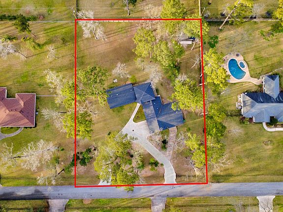 4th image of 1601 Sycamore Lane