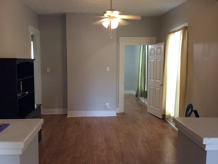 211 Burns Ave — Photo 4