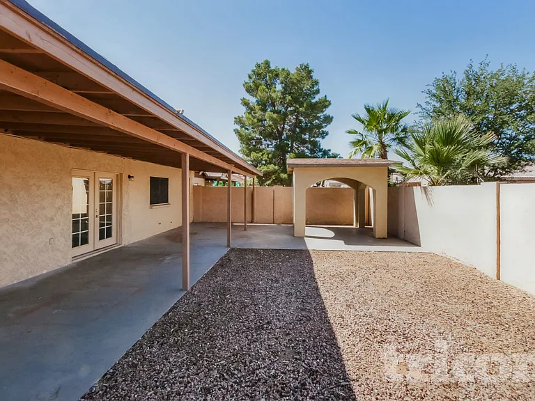 102 W Ivyglen St — Photo 15