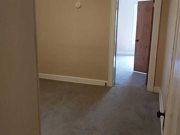 3rd image of 105 W Circle Dr