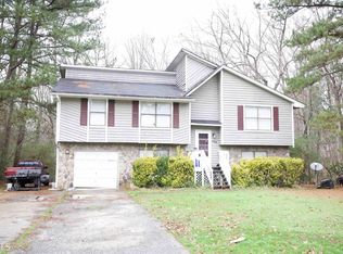 450 Hickory Fork Ct, College Park, GA 30349