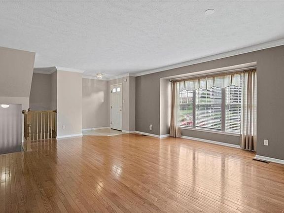 4th image of 6330 Oyster Bay Ct