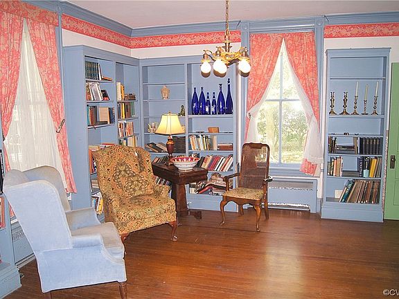 2nd image of 207 College Ave