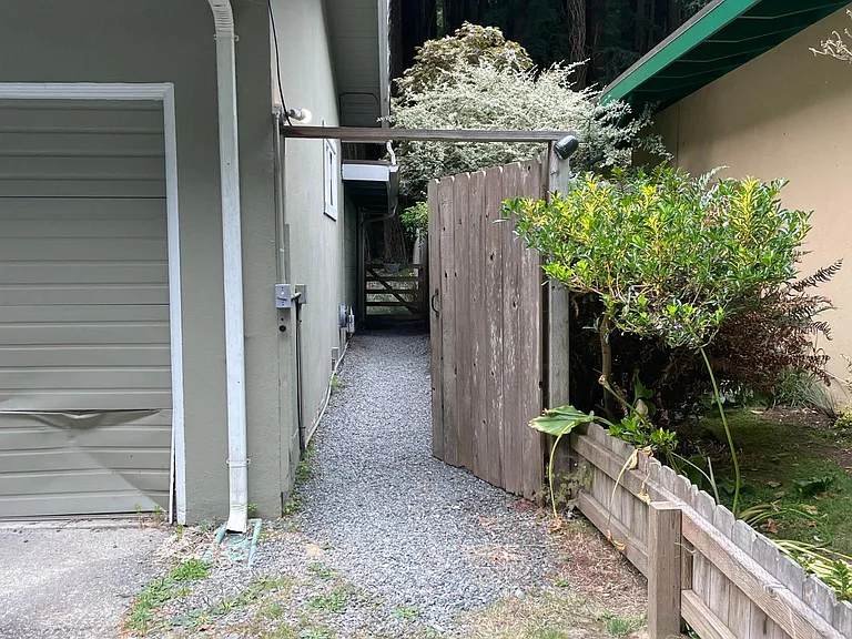 1546 Beverly Dr #B — Photo 1