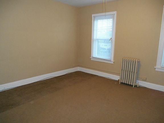 Pictures prior to current tenant