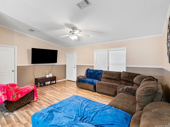 4th image of 123 Whitewing Dr
