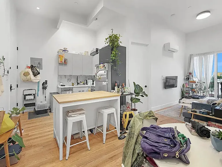 949 Metropolitan Ave #3B — Photo 1