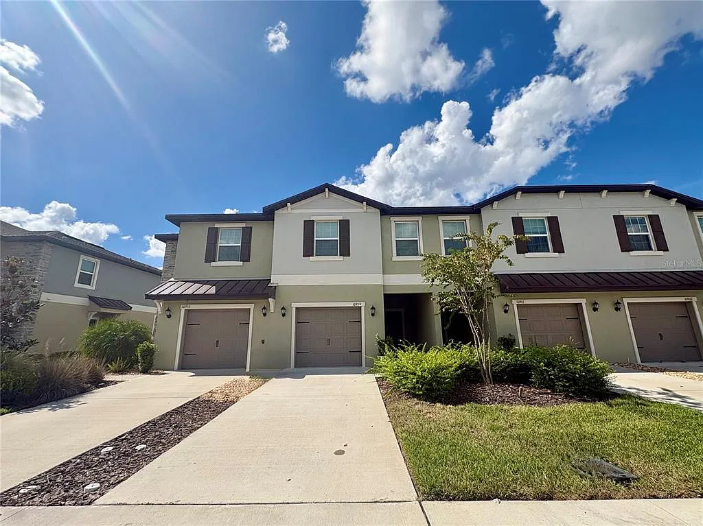 3 bed, 2.5 bath, 1666 sqft, $1,850 — Photo 2