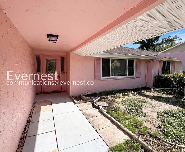 7810 Cayuga Dr — Photo 2