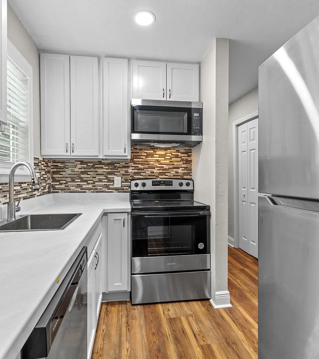 2 bed, 900 sqft, $1,400 — Photo 3